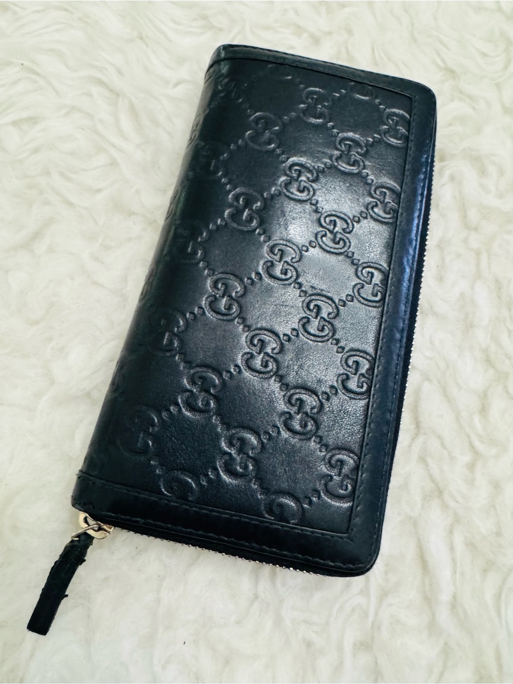 Gucci Guccisima Black Leather Embossed GG Round Zip Wallet - Picture 11 of 15
